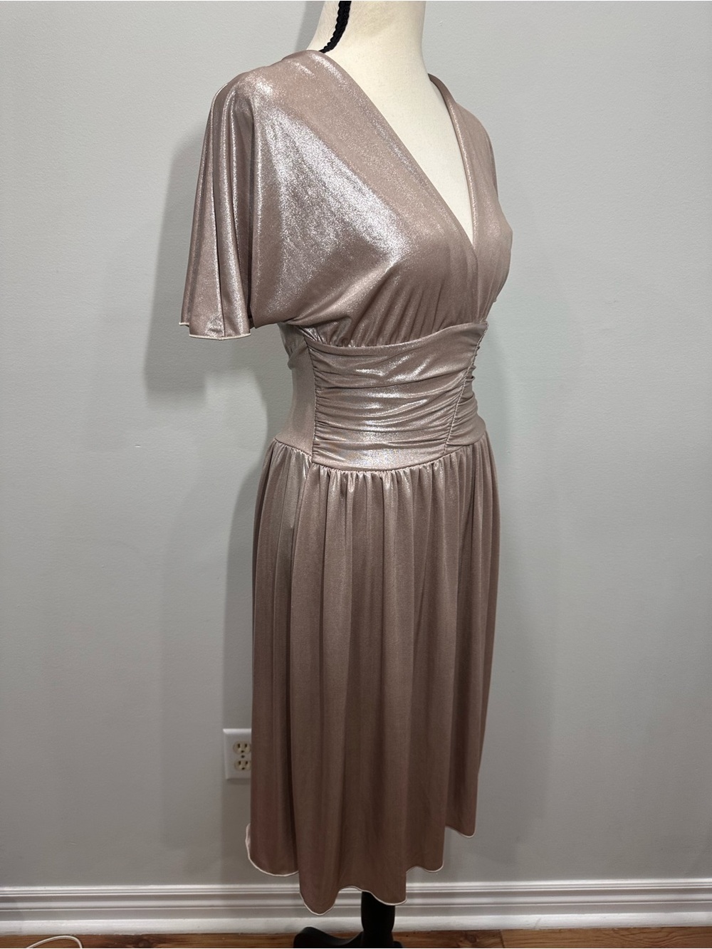 RINASCIMENTO 🇮🇹 Made in Italy Taupe Blush Pink Metallic V-Neck Dress Size Small - Picture 4 of 10